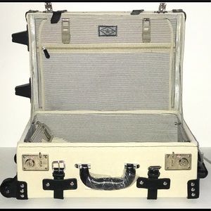 ⭐️ ELUSIVE Steamline - The Editor Series Carryon